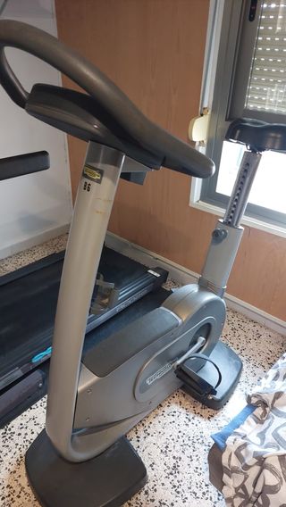 Bicicleta Elíptica Technogym
