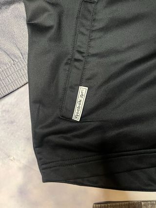 Chaqueta Reebok Negra y Gris