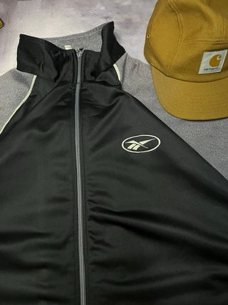 Chaqueta Reebok Negra y Gris