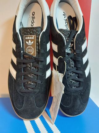 Adidas Gazelle Indoor nere e bianche