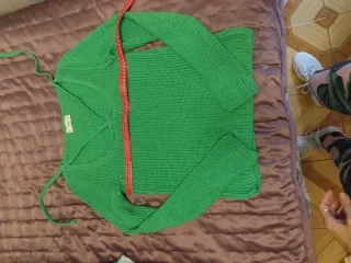 Jersey verde de punto con lazada