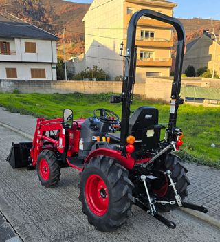Tractor TYM T255 con pala frontal