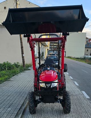 Tractor TYM T255 con pala frontal