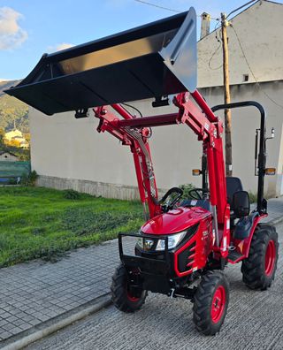 Tractor TYM T255 con pala frontal