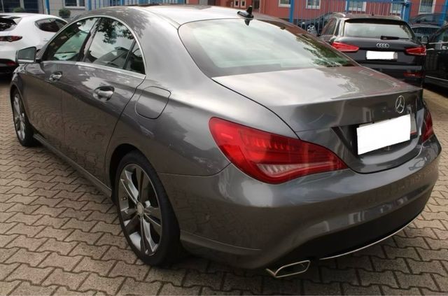 Mercedes-Benz Clase CLA 200CDI *1 Año Garantia*