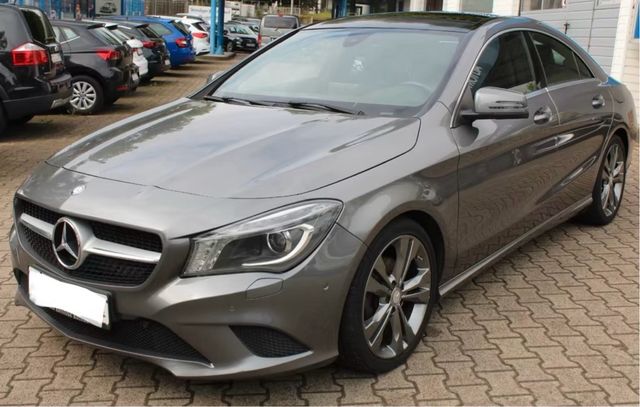 Mercedes-Benz Clase CLA 200CDI *1 Año Garantia*