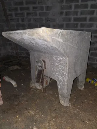 Fregadero antiguo de cemento
