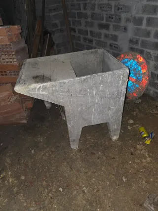 Fregadero antiguo de cemento