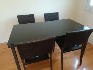 Mesa y 4 Sillas Exterior Cristal y Mimbre