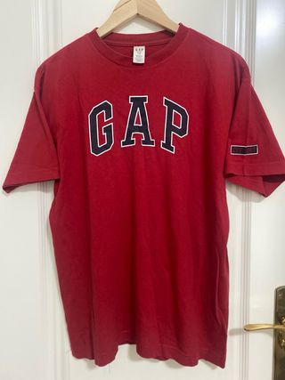Camiseta GAP Roja Logo Clásico