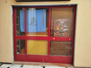 Puerta de local comercial