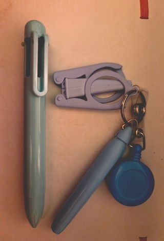 Kit Caneta Multicolor + Marcador Azul + Tesoura