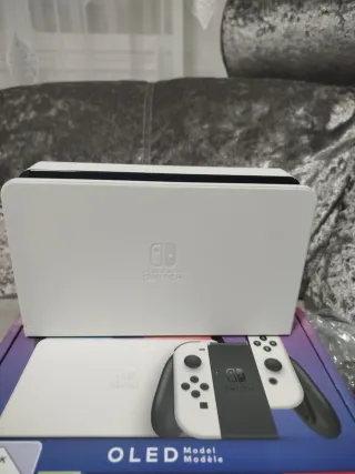 Nintendo Switch OLED Blanca y Multicolor