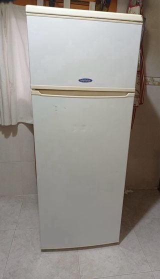 Nevera pequeña con congelador Weltstar