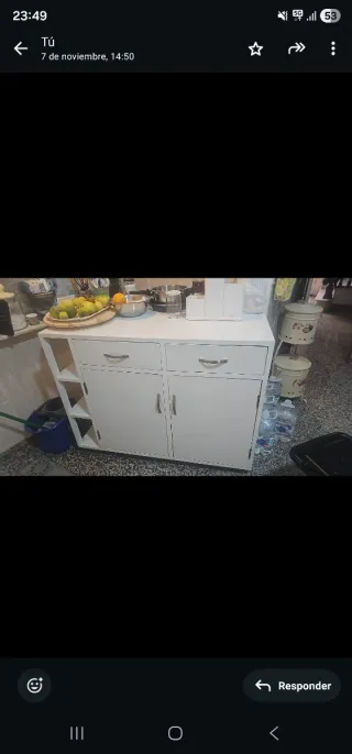 Isla de cocina blanca