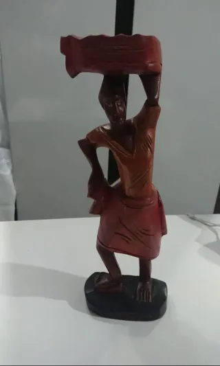 Figura de madera artesanal