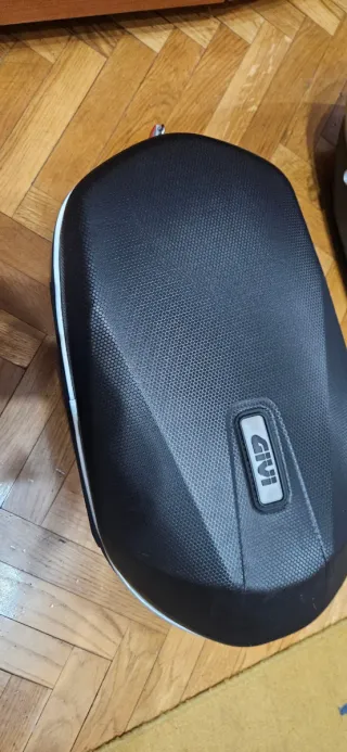 Baúl Givi 52L (2 cascos)