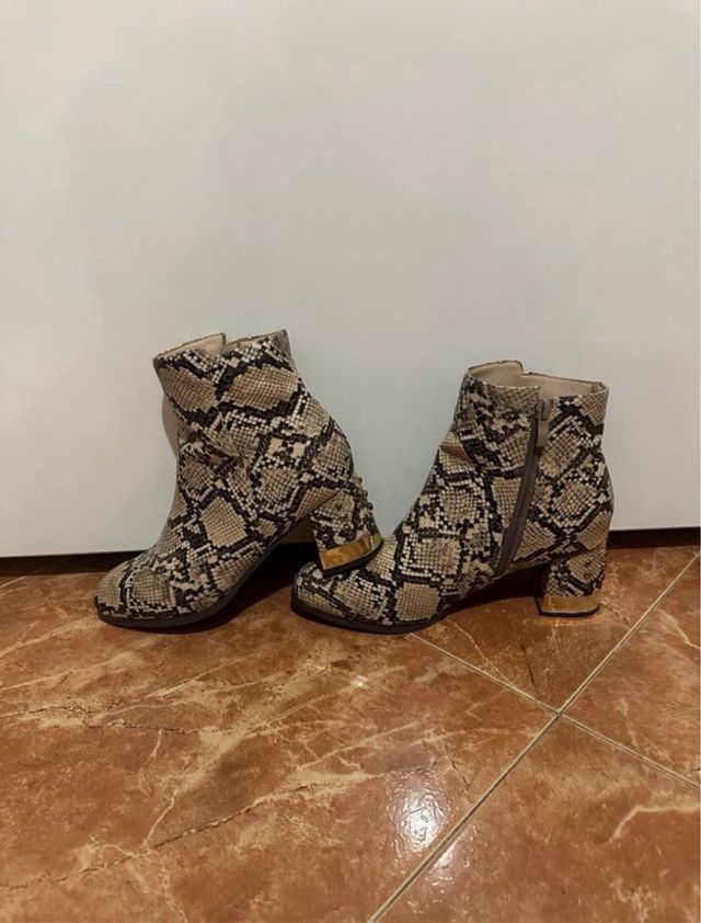 Botines tacón serpiente