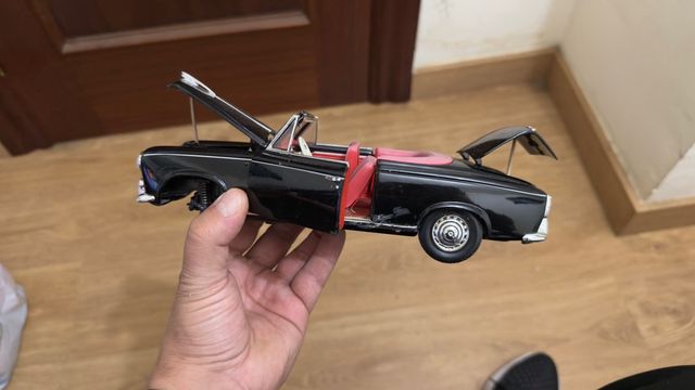 Coche Peugeot 403 Cabriolet 1/18