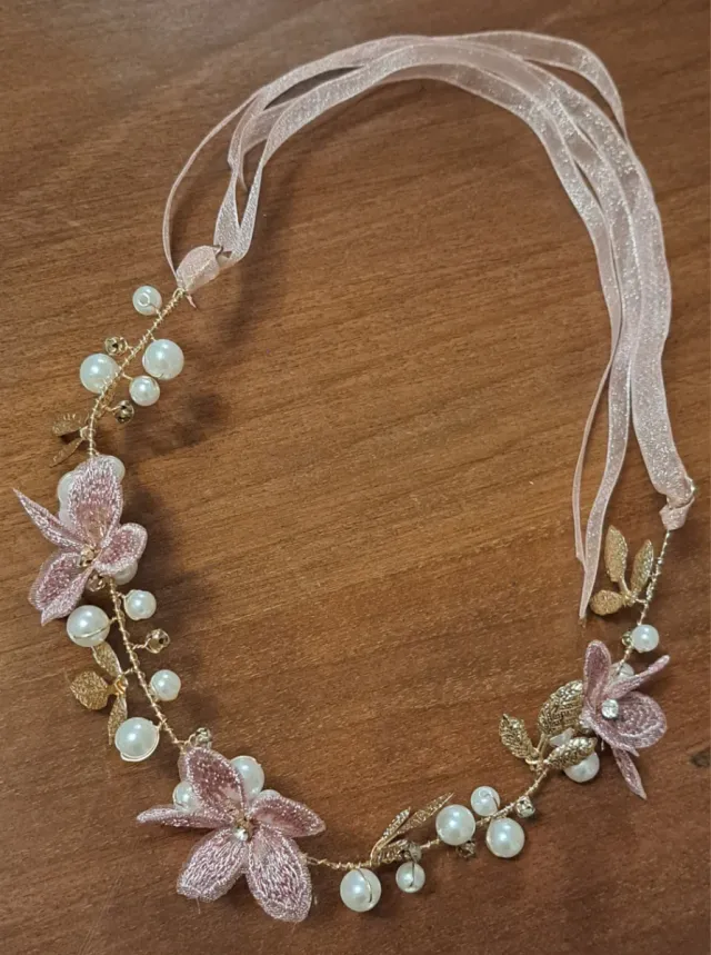 Diadema Flores Perlas Brillantes Dorada