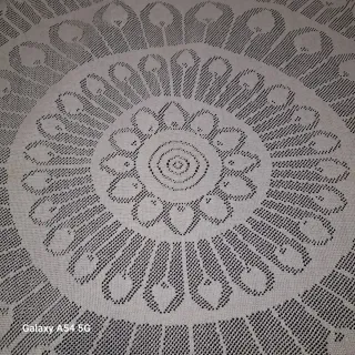 Mantel redondo tejido a mano vintage