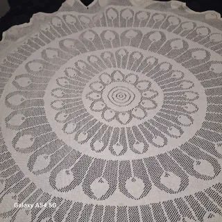 Mantel redondo tejido a mano vintage