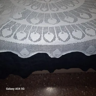 Mantel redondo tejido a mano vintage