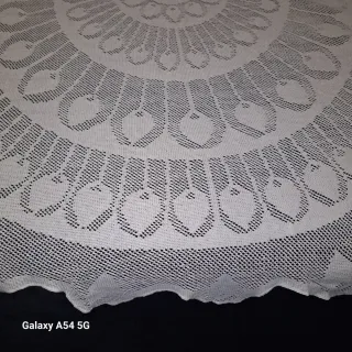 Mantel redondo tejido a mano vintage