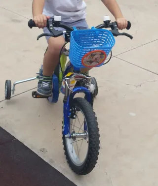 Bicicleta infantil 3-7 años + ruedines