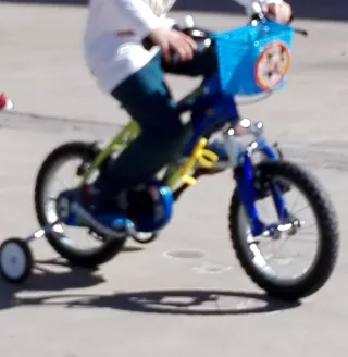 Bicicleta infantil 3-7 años + ruedines