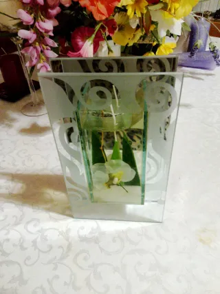 Candela artigianale con orchidea in vetro