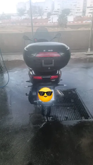 Piaggio MP3 500 HPE 2022 con marcha atrás