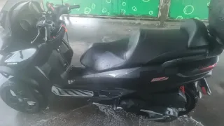 Piaggio MP3 500 HPE 2022 con marcha atrás