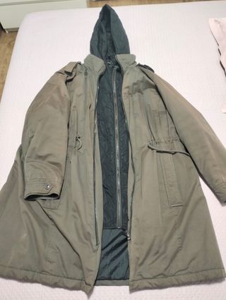Chaqueta verde militar con capucha