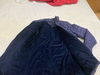 Chaqueta azul acolchada