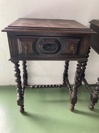 Mesita de noche de caoba antigua