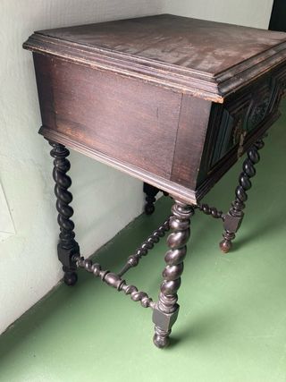 Mesita de noche de caoba antigua