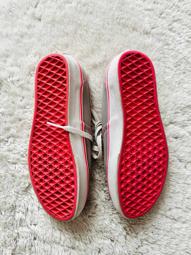 Vans grises y rosas