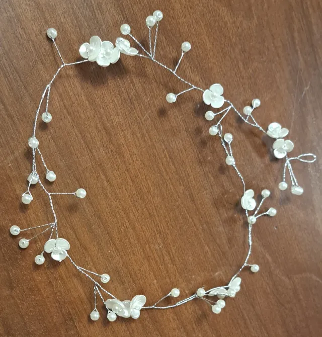 Diadema Novia Flores y Perlas Plateada