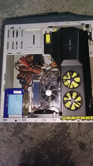 PC  in win B2 stealth bomber atx