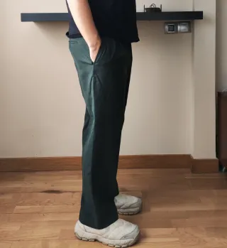 Pantalón de pinzas vintage verdeo oscuro.