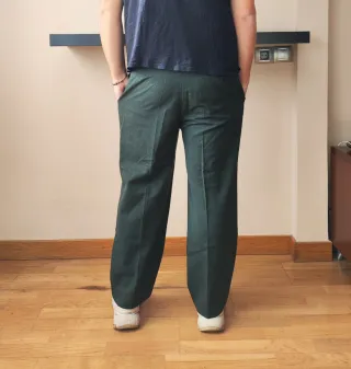 Pantalón de pinzas vintage verdeo oscuro.