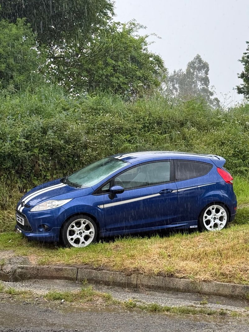 Ford Fiesta Sport 2010 - foto 1