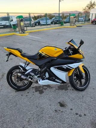 Yamaha YZF R 125 Amarilla/Negra/Blanca