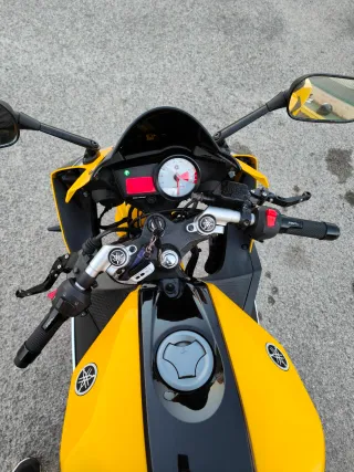 Yamaha YZF R 125 Amarilla/Negra/Blanca