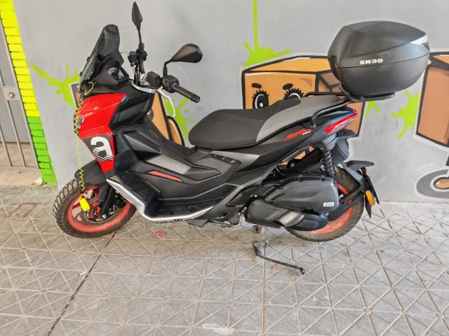 Aprilia SR GT 200 Sport 17 CV