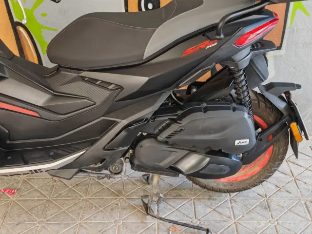 Aprilia SR GT 200 Sport 17 CV