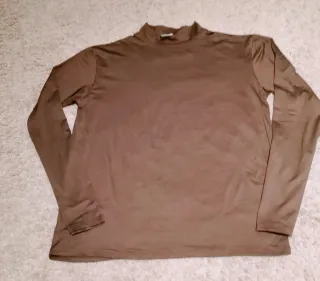 Polo cuello alto marrón chocolate