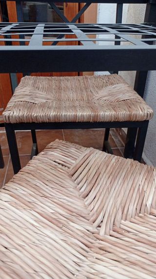 MESA Y 2 SILLAS. Hierro, cristal y nea. Como nueva