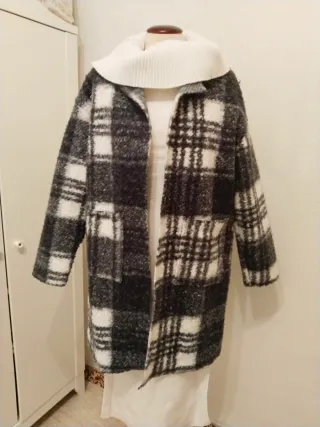 Abrigo cuadros blanco y negro